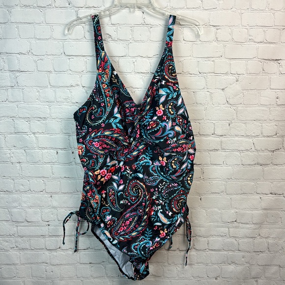 BloomChic Paisley Print Ruched Detail Knot Side One Piece Swimsuit Plus … - Picture 2 of 7